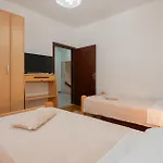 Four-bedroom In Veliki Prolog