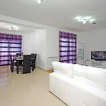 Four-bedroom In Casa vacanze Veliki Prolog