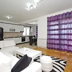 Four-bedroom In Veliki Prolog