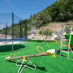 Four-bedroom In Casa vacanze Veliki Prolog