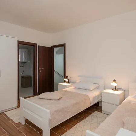 Gorgeous In With Kitchen * Veliki Prolog