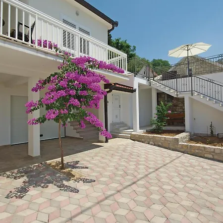Four-bedroom In Casa vacanze *
